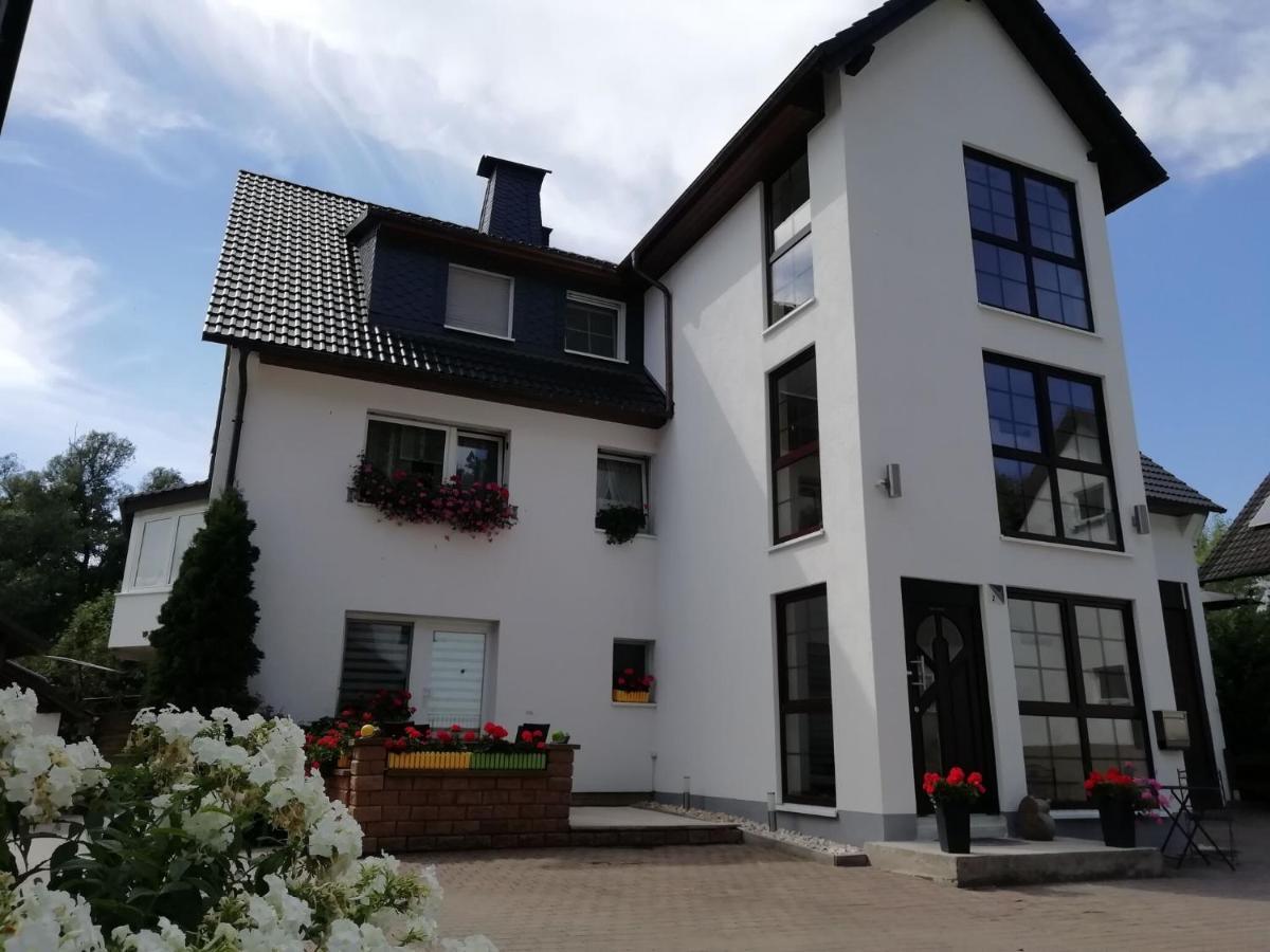 Modern Holiday Home Idyllic Setting With Terrace メーデバッハ エクステリア 写真